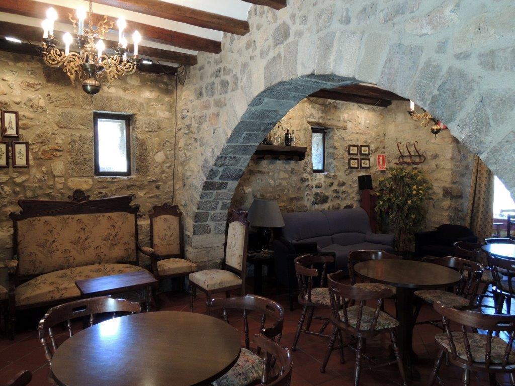 Hostal De La Rovira Oix Bagian luar foto