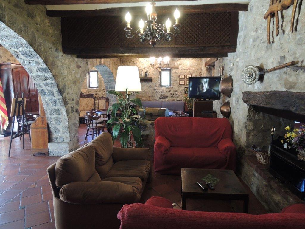 Hostal De La Rovira Oix Bagian luar foto