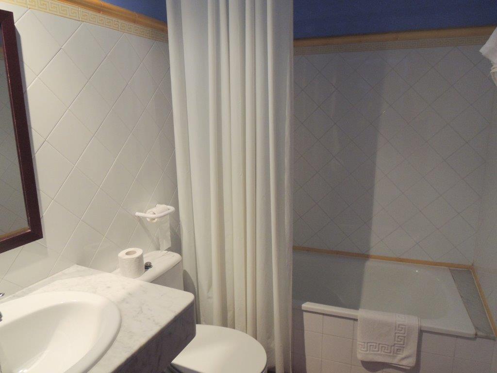 Hostal De La Rovira Oix Bagian luar foto