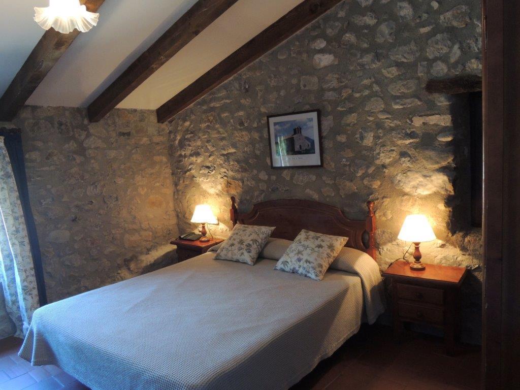 Hostal De La Rovira Oix Bagian luar foto