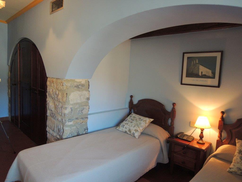 Hostal De La Rovira Oix Bagian luar foto