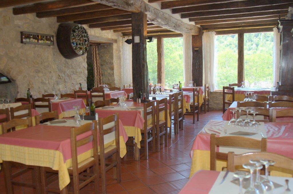 Hostal De La Rovira Oix Bagian luar foto