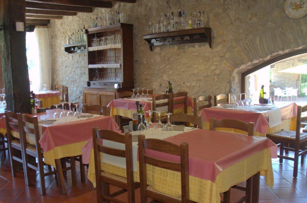 Hostal De La Rovira Oix Bagian luar foto