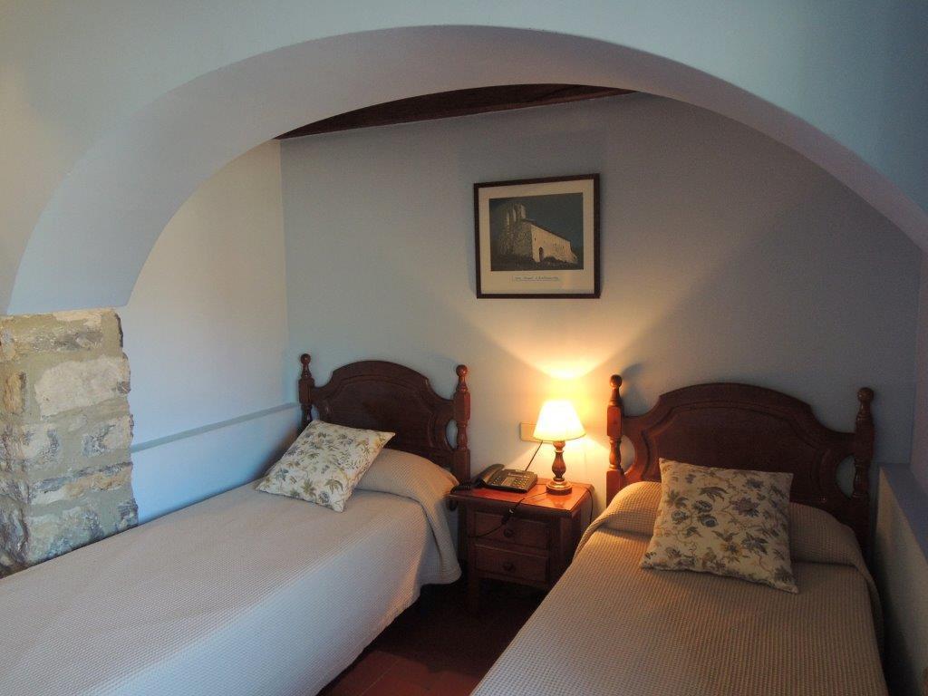 Hostal De La Rovira Oix Bagian luar foto