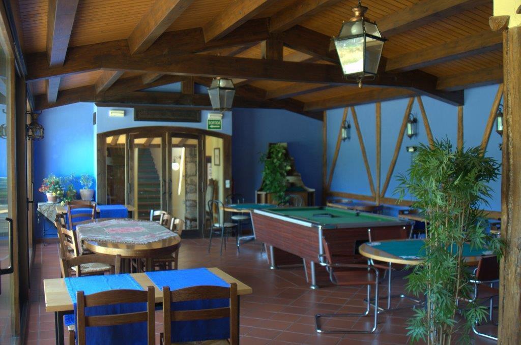 Hostal De La Rovira Oix Bagian luar foto