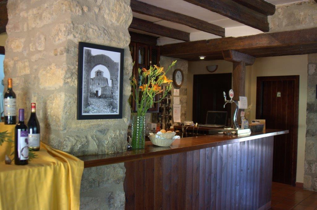 Hostal De La Rovira Oix Bagian luar foto
