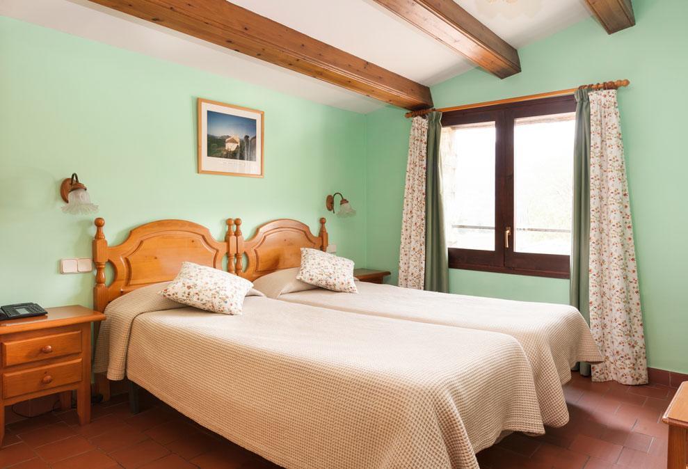 Hostal De La Rovira Oix Bagian luar foto