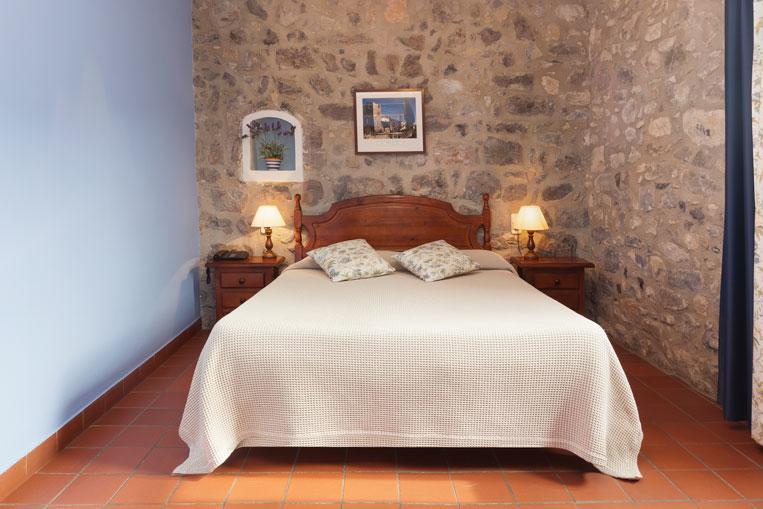Hostal De La Rovira Oix Bagian luar foto