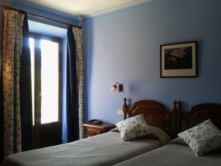 Hostal De La Rovira Oix Ruang foto