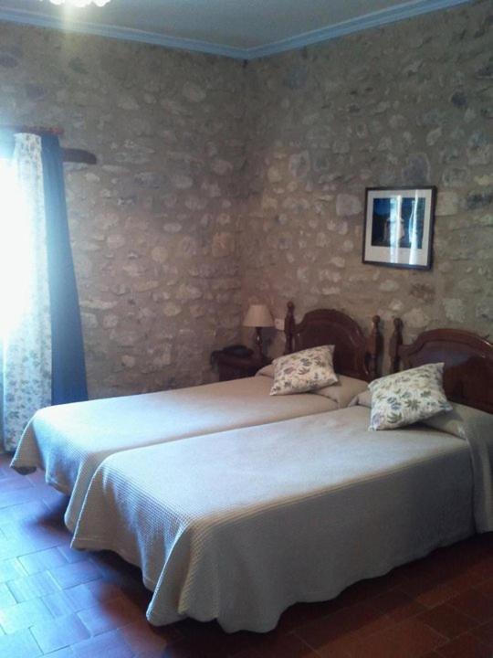 Hostal De La Rovira Oix Ruang foto