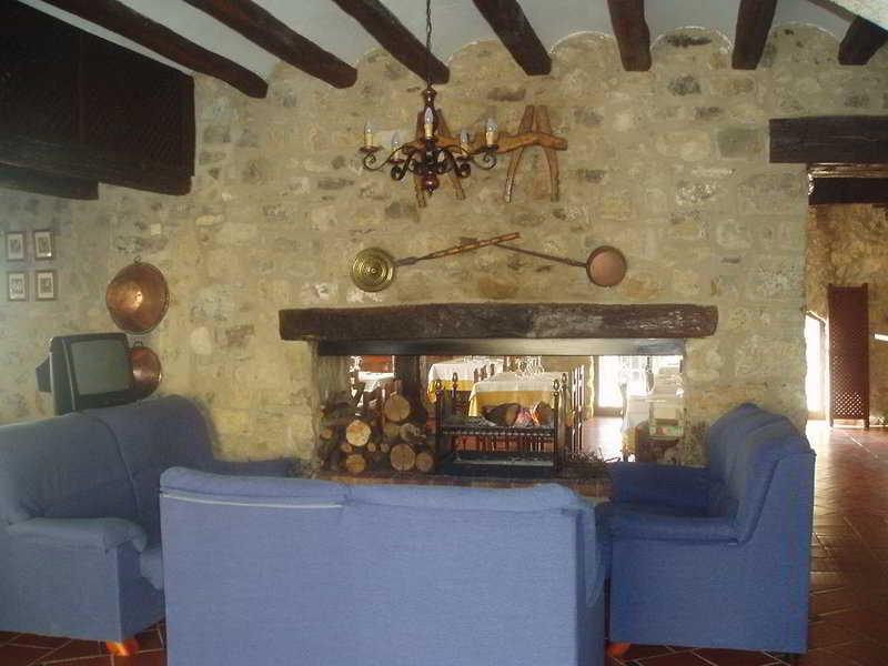 Hostal De La Rovira Oix Bagian luar foto