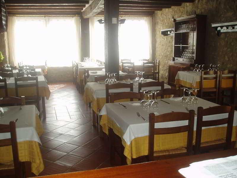 Hostal De La Rovira Oix Bagian luar foto