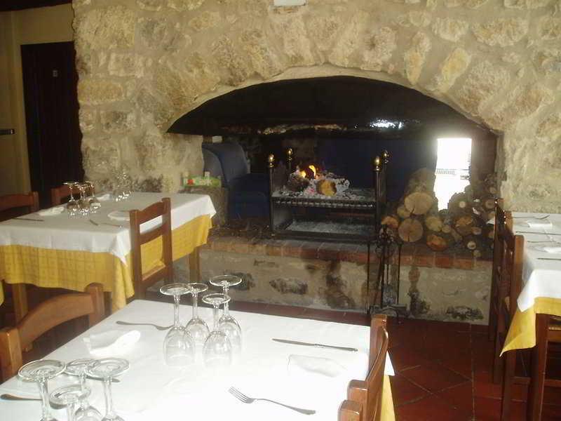 Hostal De La Rovira Oix Bagian luar foto